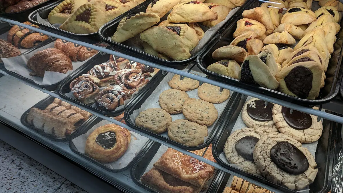Dodgshons Bakery – bakery in Wallasey town centre